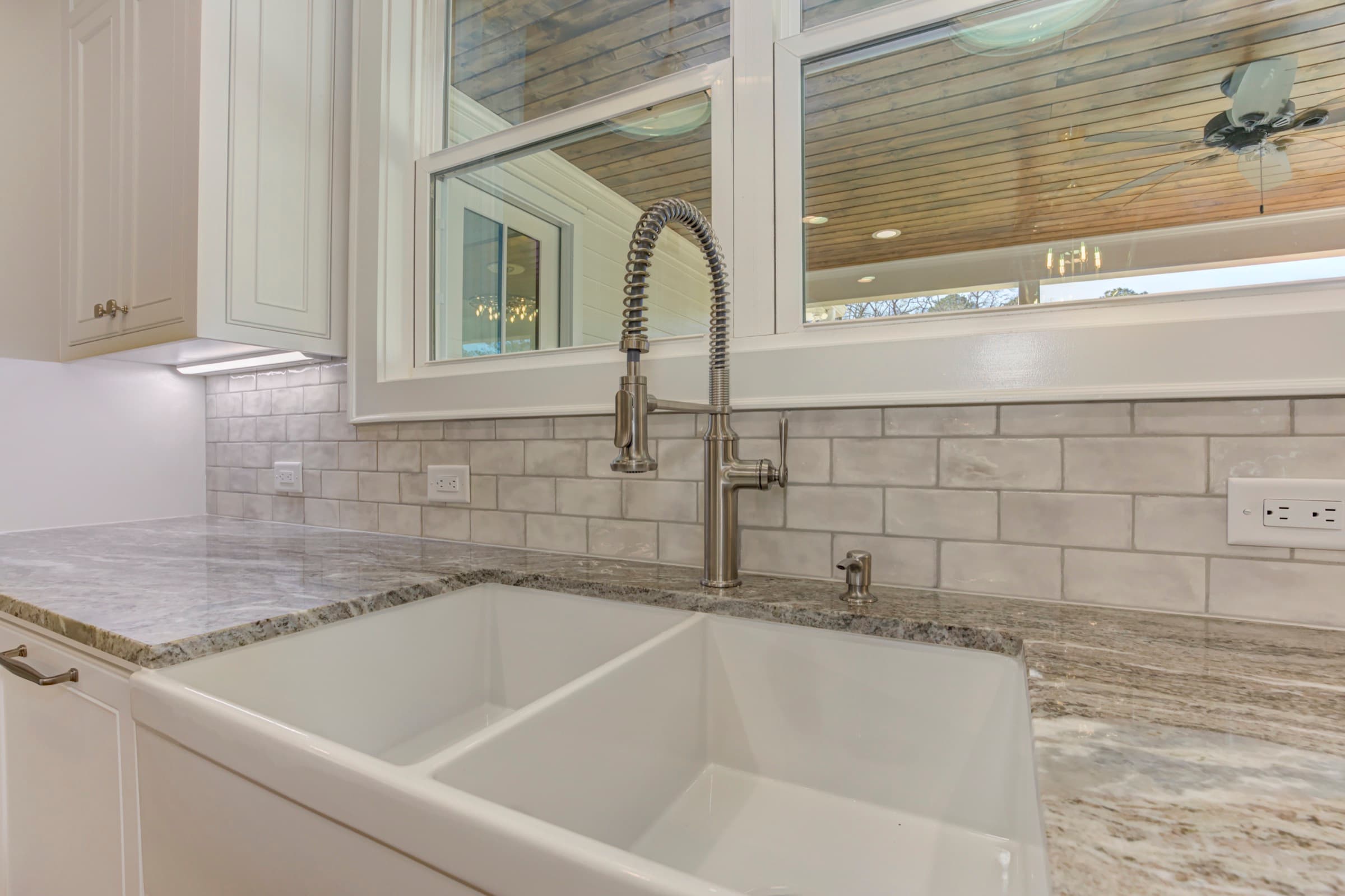 Craft detail: An apron-front farmhouse sink