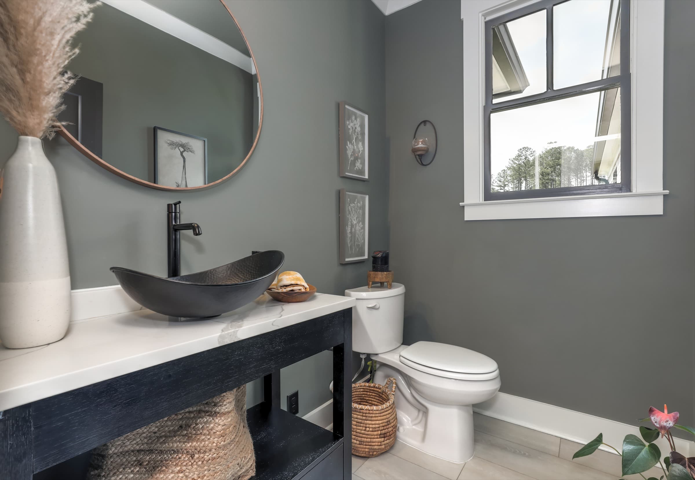 Craft detail: The primary bath, in stone and marble